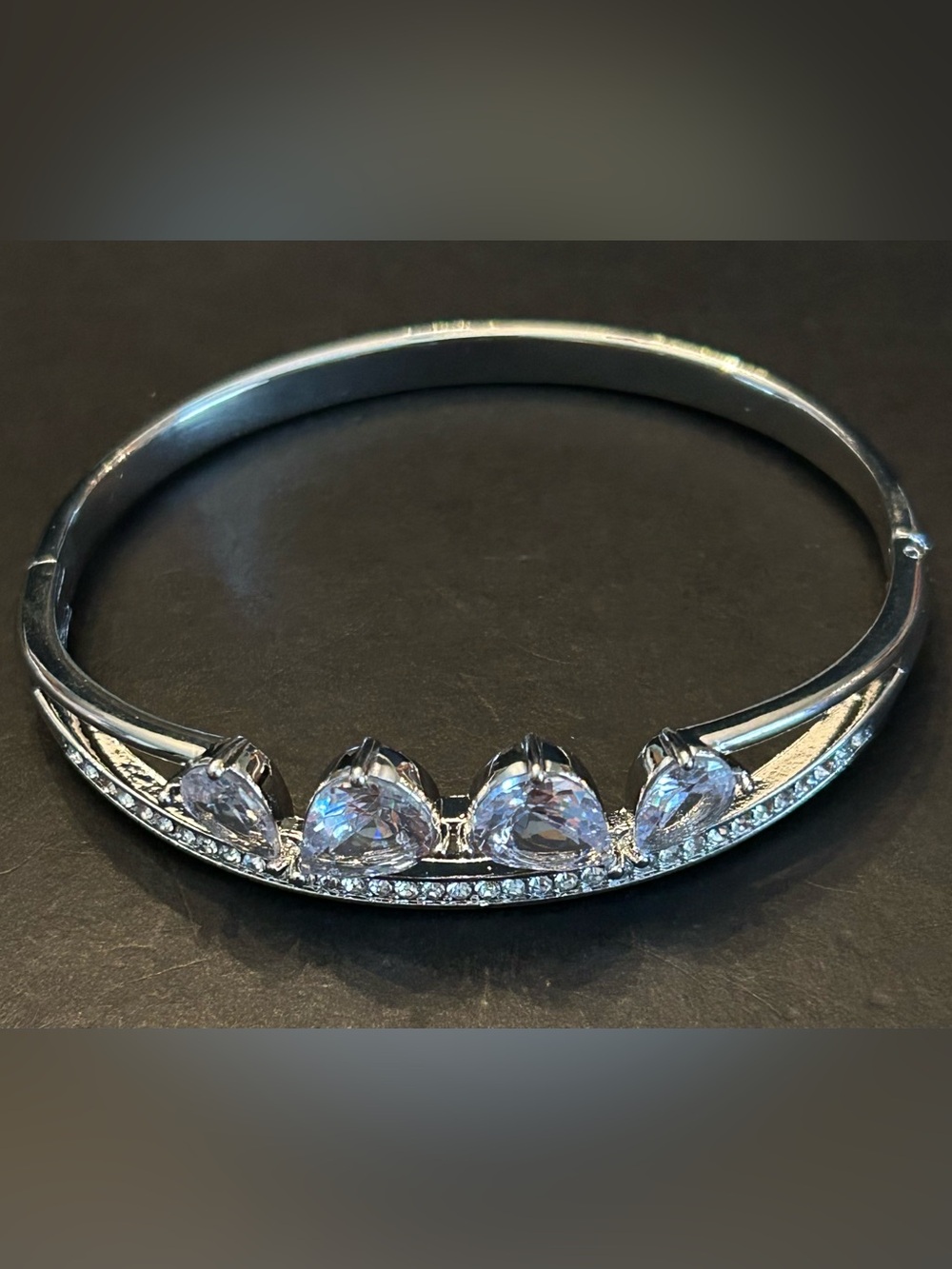 Silver Teardrop Crystal Hinged Bangle Bracelet with Beautiful 🤩 Clear Stones